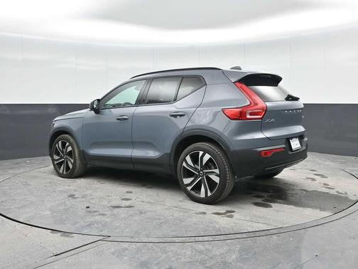 Thunder Grey Metallic 2023 Volvo XC40 B5 Plus Dark Theme