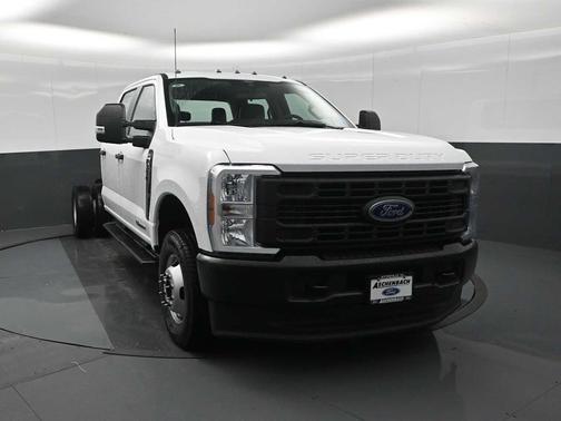 Oxford White 2026 Ford F-350 XL