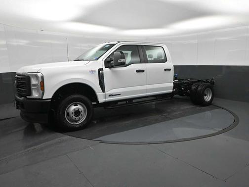 Oxford White 2026 Ford F-350 XL