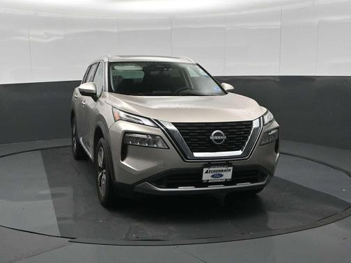 Champagne Silver Metallic 2023 Nissan Rogue SL