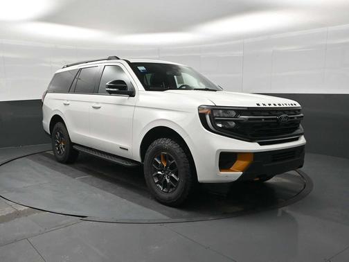 Star White Metallic Tri-Coat 2026 Ford Expedition Tremor
