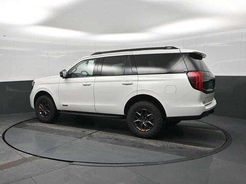 Star White Metallic Tri-Coat 2026 Ford Expedition Tremor