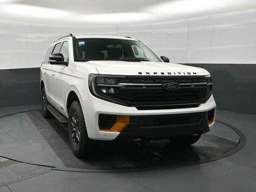 Star White Metallic Tri-Coat 2026 Ford Expedition Tremor