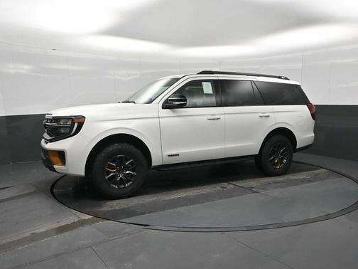 Star White Metallic Tri-Coat 2026 Ford Expedition Tremor