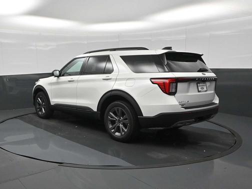 Star White Metallic Tri-Coat 2026 Ford Explorer Active