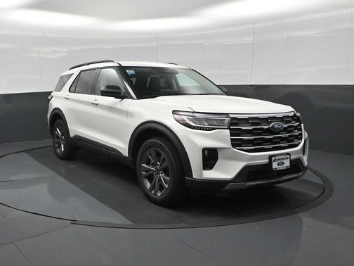 Star White Metallic Tri-Coat 2026 Ford Explorer Active