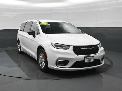 Bright White Clearcoat 2024 Chrysler Pacifica Touring L