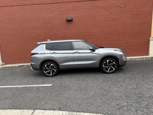 2022 Mitsubishi Outlander SE Launch Edition
