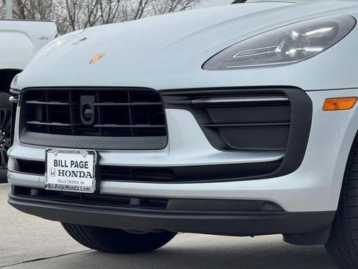 2025 Porsche Macan Base