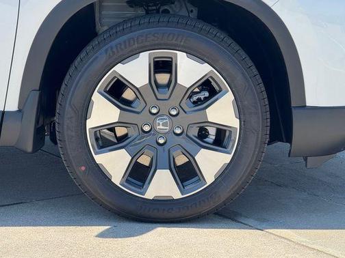 Platinum White Pearl 2026 Honda Pilot Elite