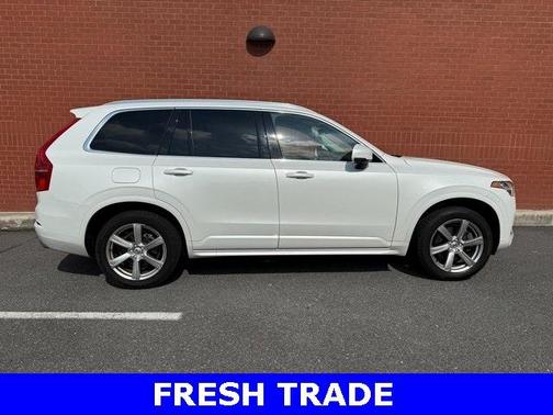 2021 Volvo XC90 T6 Momentum 7 Passenger