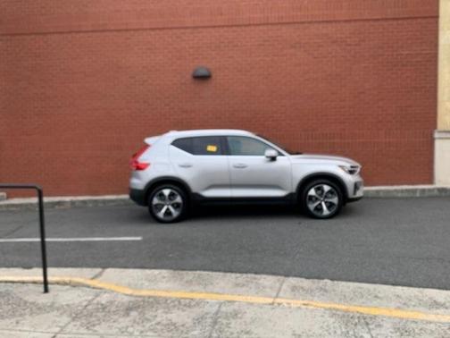 2025 Volvo XC40 B5 Plus Bright Theme