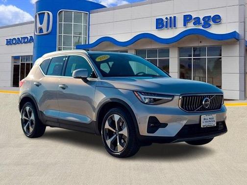 2025 Volvo XC40 B5 Plus Bright Theme
