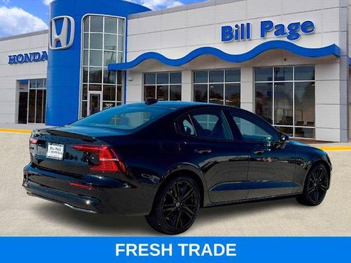 2025 Volvo S60 Plug-In Hybrid T8 Ultra Black Edition