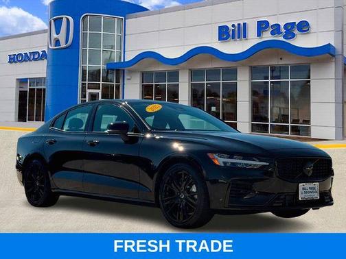 2025 Volvo S60 Plug-In Hybrid T8 Ultra Black Edition