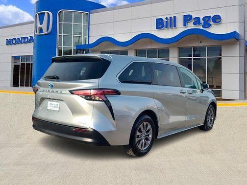 2021 Toyota Sienna LE