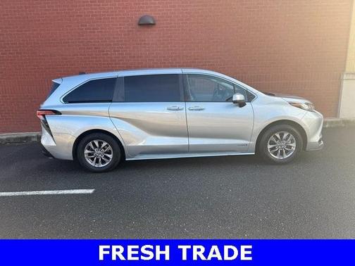 2021 Toyota Sienna LE