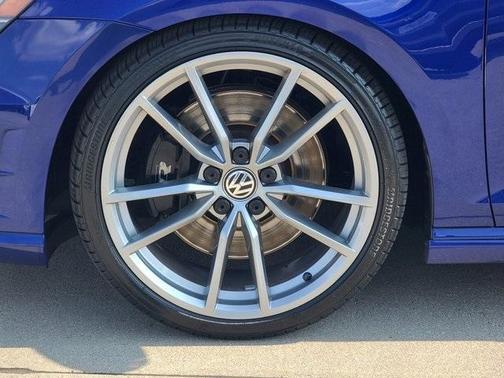 2017 Volkswagen Golf R 4-Door
