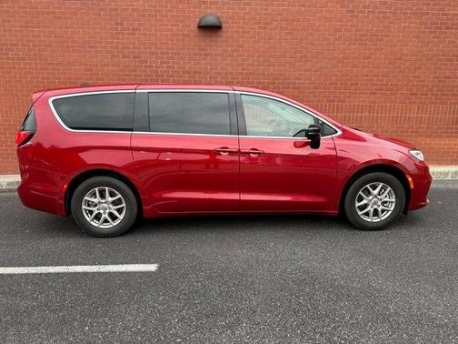 2024 Chrysler Pacifica Touring-L