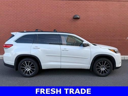 2017 Toyota Highlander SE