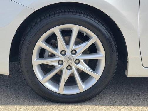 2014 Toyota Prius v Two