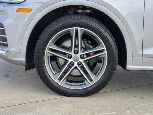 Photo 5 of 32 of 2018 Audi SQ5 3.0T Prestige