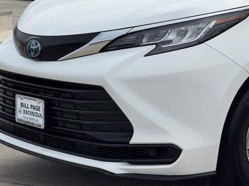 2022 Toyota Sienna LE