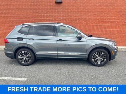Platinum Gray Metallic 2018 Volkswagen Tiguan 2.0T SEL