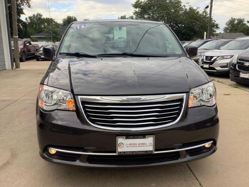 2016 Chrysler Town & Country Touring
