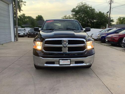 Diamond Black Crystal Pearlcoat 2020 RAM 1500 Tradesman