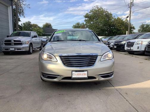 2013 Chrysler 200 Limited