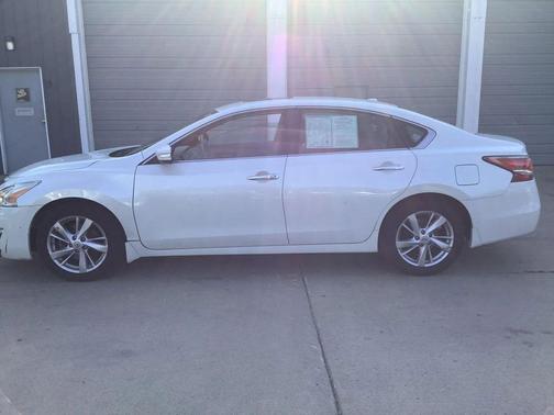 Pearl White 2014 Nissan Altima 2.5 SL