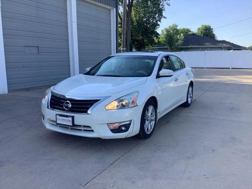 Pearl White 2014 Nissan Altima 2.5 SL