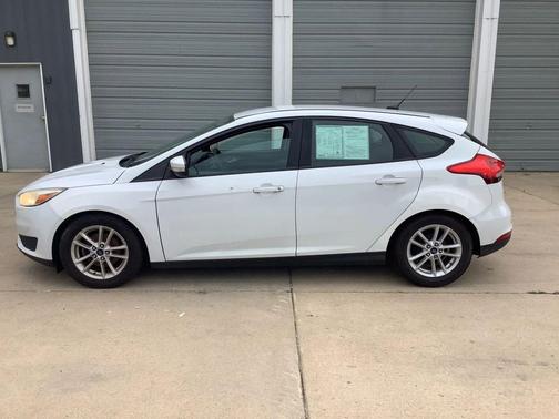 Oxford White 2016 Ford Focus SE