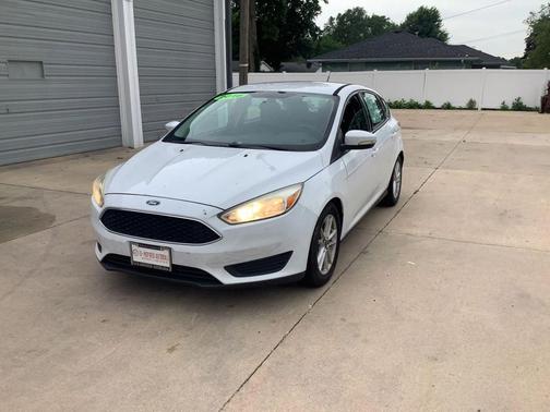 Oxford White 2016 Ford Focus SE