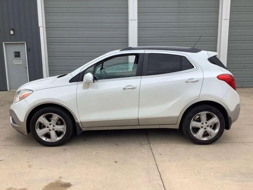 White Pearl Tricoat 2016 Buick Encore Base