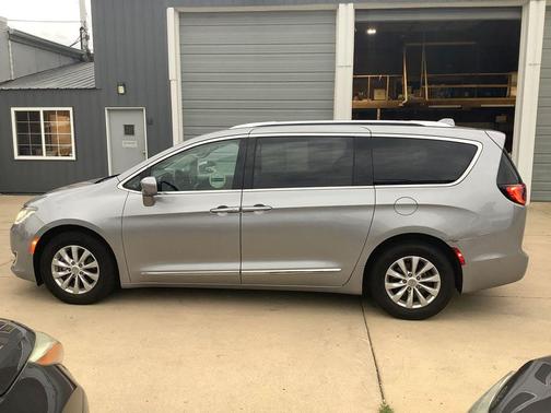 2018 Chrysler Pacifica Touring-L