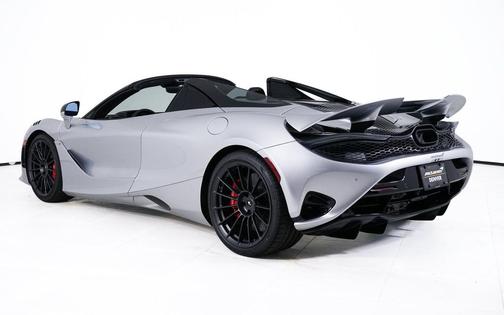 Silver 2027 McLaren 750S