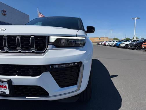 Bright White Clearcoat 2026 Jeep Grand Cherokee L Summit