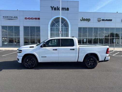 Bright White Clearcoat 2026 RAM 1500 Big Horn