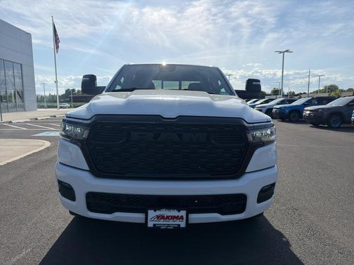 Bright White Clearcoat 2026 RAM 1500 Big Horn