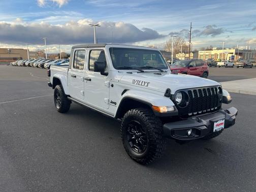 2023 Jeep Gladiator Sport