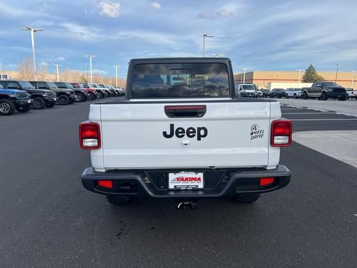2023 Jeep Gladiator Sport