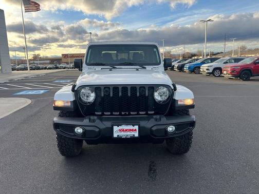 2023 Jeep Gladiator Sport