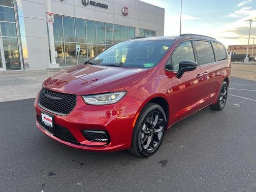 2026 Chrysler Pacifica Limited