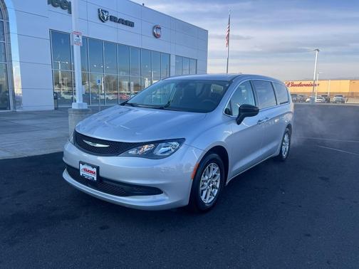 2024 Chrysler Voyager LX
