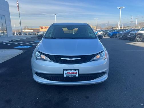 2024 Chrysler Voyager LX