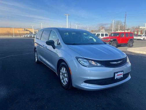 2024 Chrysler Voyager LX