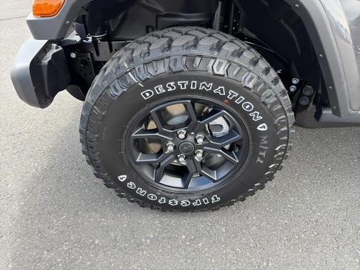 Granite Crystal Clearcoat Metallic 2026 Jeep Gladiator Sport