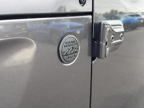 Granite Crystal Clearcoat Metallic 2026 Jeep Gladiator Sport